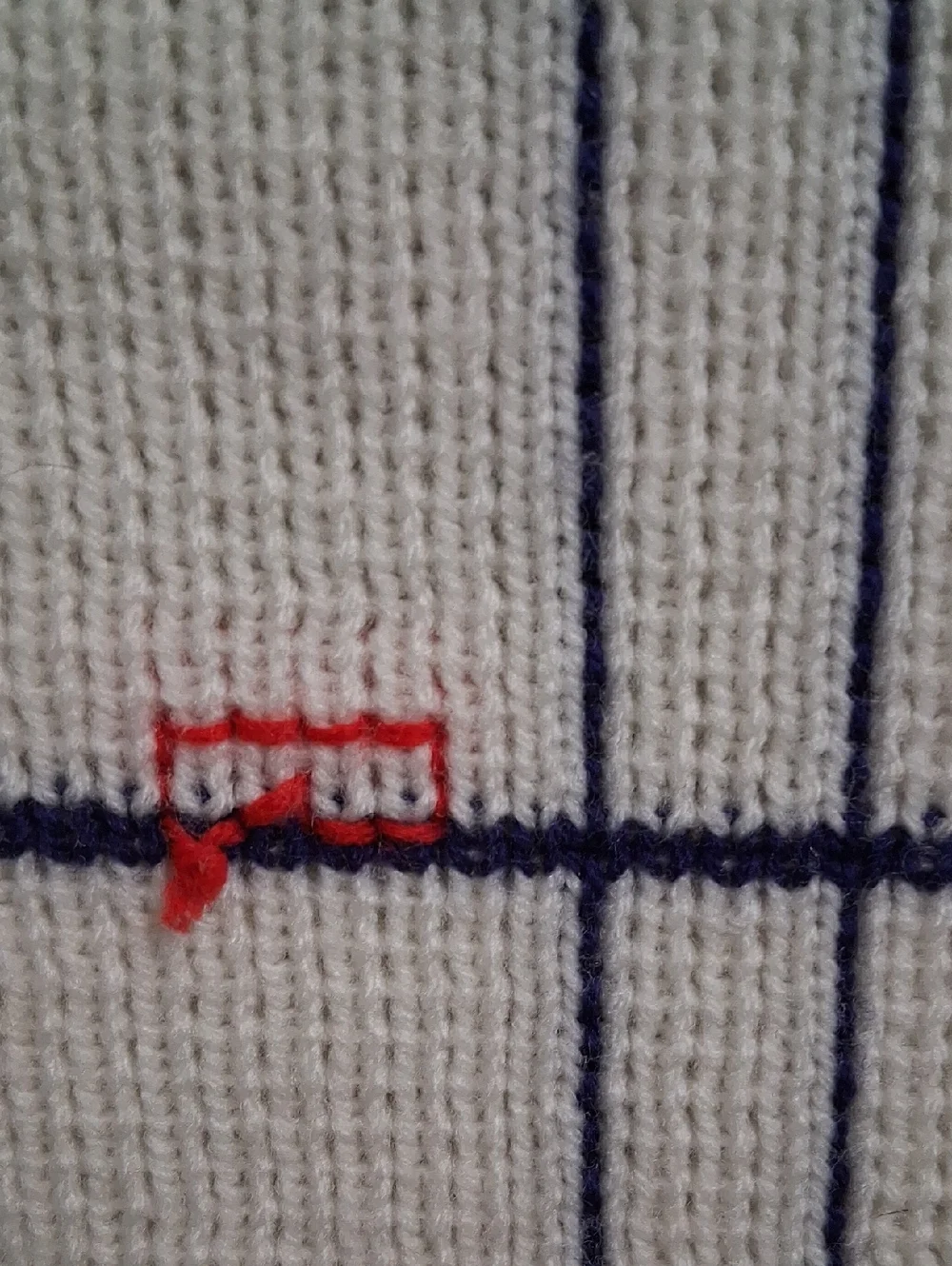 Windowpane SWEATER - Picture 10 of 10